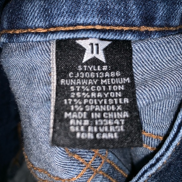 Mid rise Jean Shorts - Picture 3 of 3